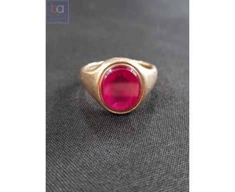 VINTAGE 9 CARAT AND RUBY GENTS RING 8 GRAMS 