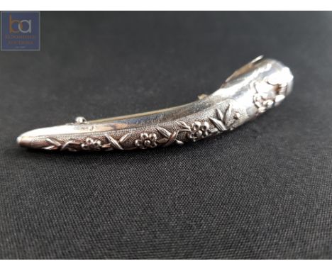 SILVER BUTTON HOLE FLOWER HOLDER BROOCH 