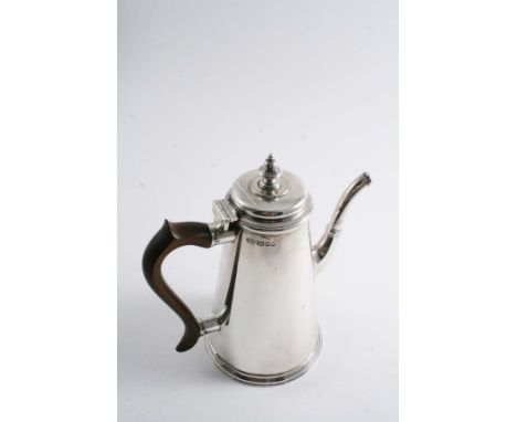 A MODERN TAPERING COFFEE POT with a cushion-domed cover, knop finial and a faceted, s-shaped spout, by Spink & Son, London 19