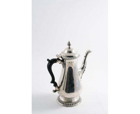 A GEORGE III COFFEE POT of plain baluster form with a decorative, leaf-wrapped spout, gadrooned borders & a domed cover with 