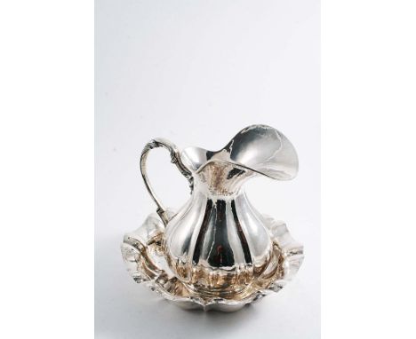 A 20TH CENTURY ITALIAN HANDMADE EWER & BASIN with shaped & fluted decoration, the ewer with a cast handle; the basin 9.75"  (