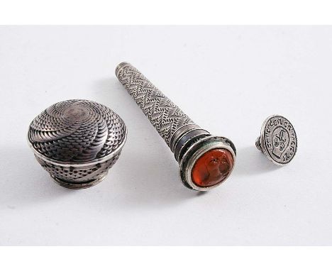 A LATE 18TH CENTURY CONTINENTAL ETUI tapering & engine-turned with a spice box at one end, a middle compartment with a glass 
