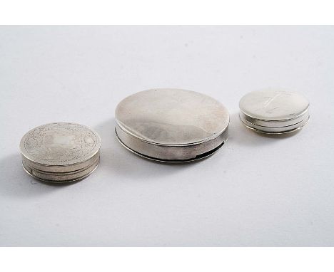 A GEORGE III SCOTTISH SMALL OVAL SEAL BOX & COVER plain with a narrow slot at each end, by W & P. Cunningham, Edinburgh 1819 
