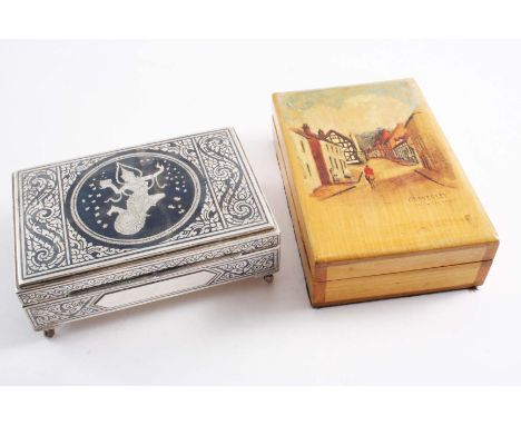 A 20TH CENTURY SIAMESE/THAI CIGARETTE BOX with niellowork decoration & corner bracket feet, (wood lining), maker's mark of "T