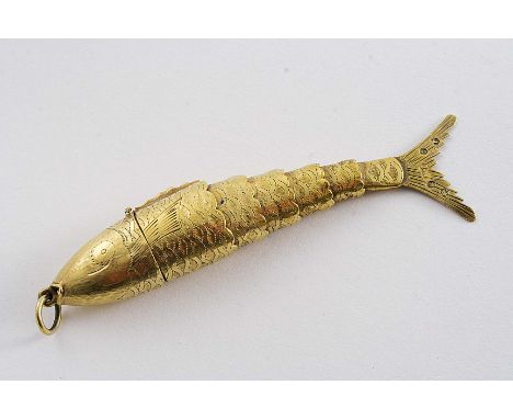 A GEORGE III NOVELTY SILVERGILT VINAIGRETTE in the form of a flexible fish with engraving, hinged head & grille & suspensory 
