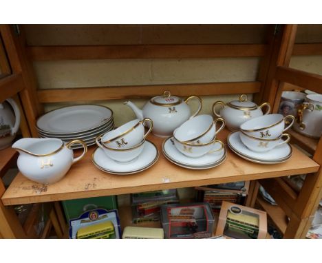 A mixed lot of Continental pottery and porcelain, comprising: a Noritake porcelain six piece tea service, each piece decorate