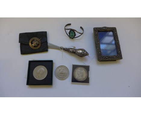 A mixed lot to include a small Chester silver photograph frame and Chester silver handled shoehorn, coins to include Queen Vi