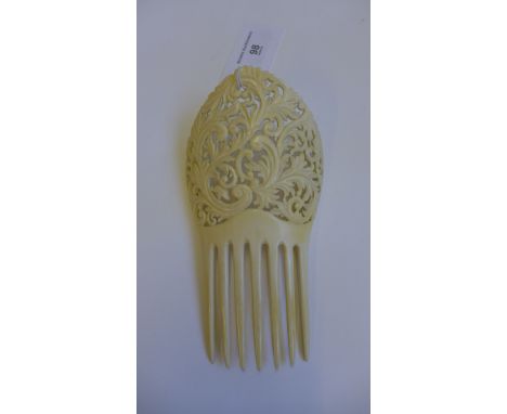 Early 20th century ivory hair comb with pierced foliate decoration