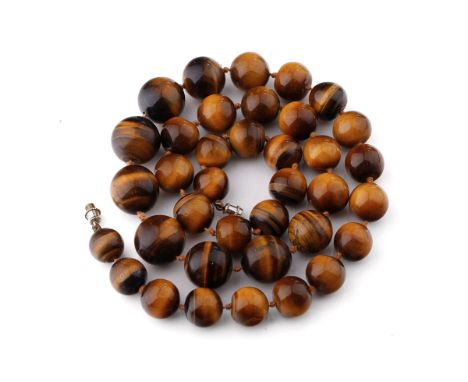 Vintage tiger's eye beaded necklace, 58cm long, with graduated beads.  