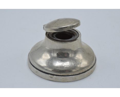 Hallmarked silver inkwell, Birmingham 1923, 6cm diameter, with glass liner.  Hallmarks slightly rubbed.