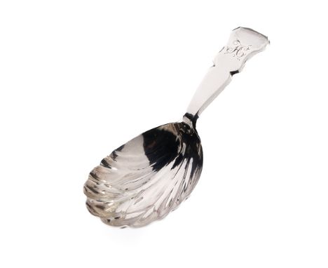 George III silver caddy spoon with shell bowl with shaped handle, Thomas Robinson II &amp; S Harding, London 1810, 12.6 grams