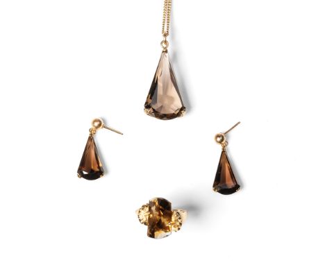 Bespoke gold smokey quartz jewellery set: to include 14ct gold smokery quartz stylish abstract ring, size P, gross weight 7.1