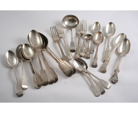 A SMALL MISCELLANEOUS QUANTITY OF ANTIQUE FLATWARE: Six Fiddle table spoons, four dessert spoons, three tea spoons & a sauce 