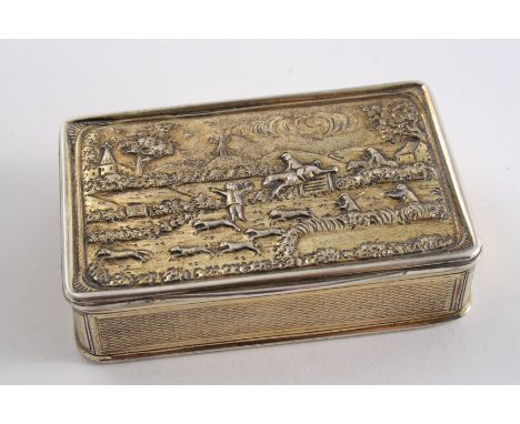 A GEORGE III SILVERGILT SNUFF BOX with engine-turned decoration & rounded corners, the cover inset with a plaque, chased with