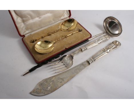 A MIXED LOT: A pair of King's pattern fish servers by Mappin & Webb, Sheffield 1912, a George IV punch ladle, initialled & in