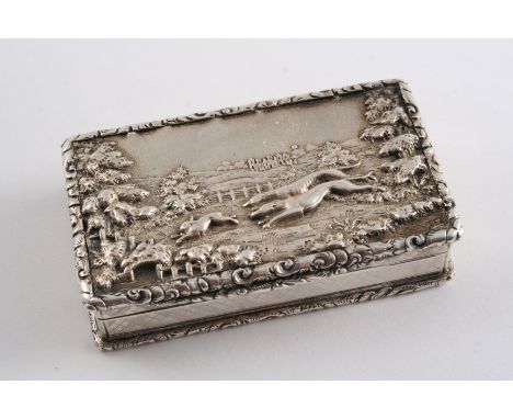 AN EARLY VICTORIAN SNUFF BOX with raised borders & engine-turned border decoration, the cover inset with a plaque depicting a