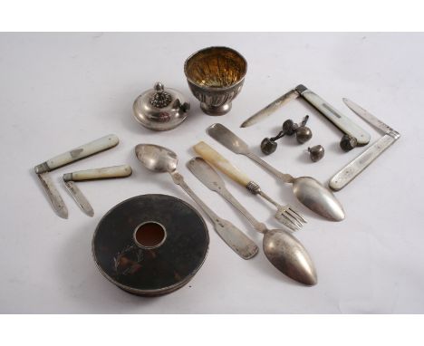 A MIXED LOT: Four mother of pearl mounted folding fruit knives, a fork, three various tea spoons, six buttons, two covers & a