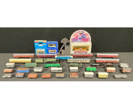 Toys &amp; Juvenalia, Trains, N Gauge - a Trix 'Britannia' locomotive and tender; other locomotives, Grafar, Lima; rolling st