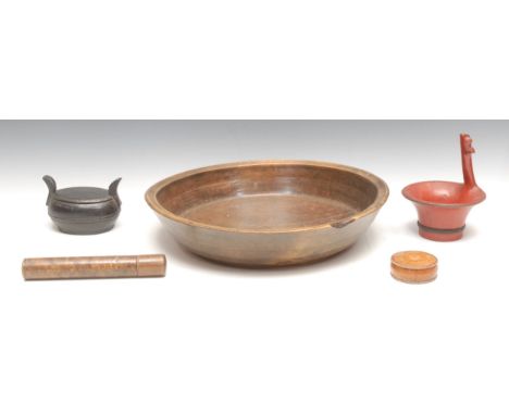 A Chinese bamboo oval box and cover, 12cm wide; a Chinese snuff box, 5.5cm diam; a treen bowl, 32cm diam; etc (5)