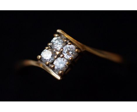 9ct Gold ring set with 4 clear stones Size Q