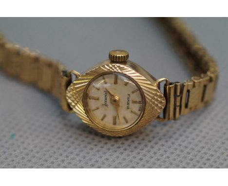 9ct Gold case &amp; strap Accurist vintage ladies wristwatch Total weight 15g