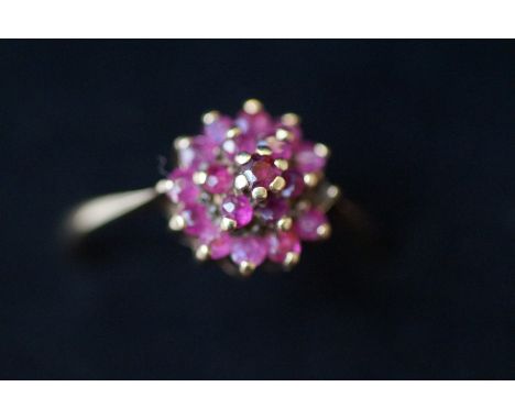 9ct Gold ring set with rubies Size Q