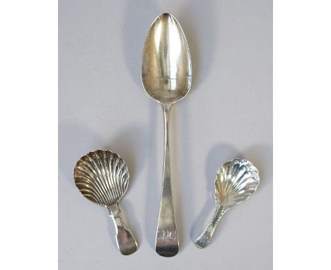Silver, comprising; a Scottish fiddle pattern caddy spoon, having a scallop shell shaped bowl, Glasgow 1824, a George III cad
