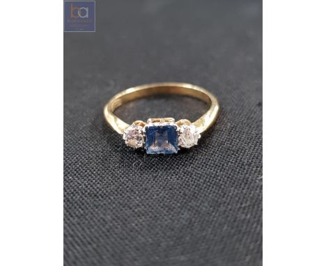 ANTIQUE 18 CARAT GOLD 2 DIAMOND AND CORNFLOWER BLUE SAPPHIRE RING 