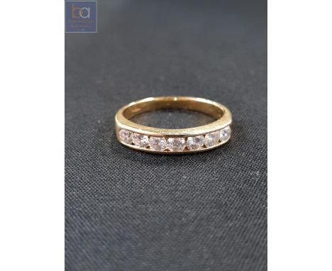 18 CARAT YELLOW GOLD 7 STONE DIAMOND RING WITH 1 CARAT OF DIAMONDS 