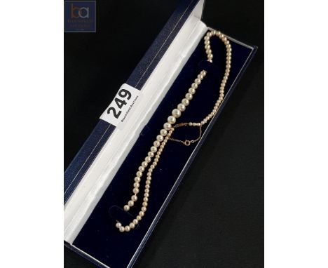 PEARLS WITH 9 CARAT GOLD CLASP AND SAFETY CHAIN 
