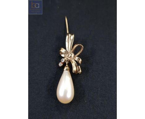 YELLOW METAL PEARL AND WHITE SAPPHIRE BROOCH 