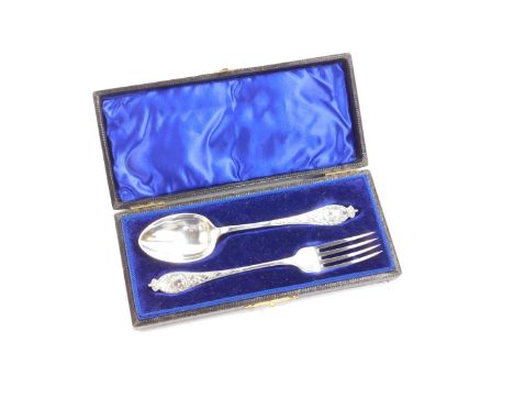 A Victorian silver Diamond Jubilee commemorative spoon and fork, cased, Florence Warden, Chester 1896, 1.27oz.