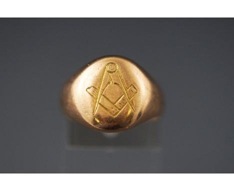 A yellow metal oval signet ring with Masonic engraving. Size: N Hallmarked 15ct gold, 8.2 grams