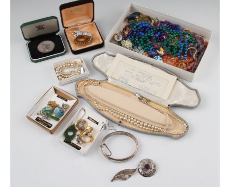 A collection of costume jewellery to include a hallmarked silver Scottish design brooch, various brooches, simulated pearls, 