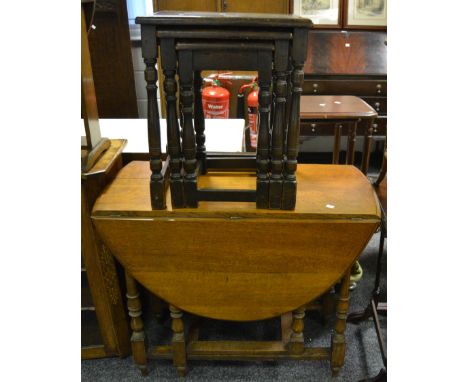 A late-Victorian oak oval drop-leaf gate-leg dining table, 120 cm x 74 cm x 89 cm; a nest of oak occasional tables (2) 