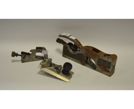 Tools - a Record no. 073 plough plane; another no. 2506 side rabbet plane, boxed; another no. 077a plough plane (faults) (3)