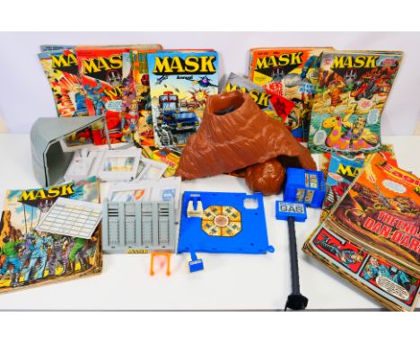 Kenner - Mask - An unboxed Mask Boulder Hill play set and a collection of comics. The set shows some signs of age and use and