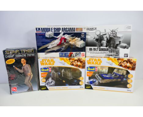 Bandai - Revell - AMT Ertl - Star Wars - Star Trek - 5 x boxed sci-fi related model kits of various scales, comprising Bandai