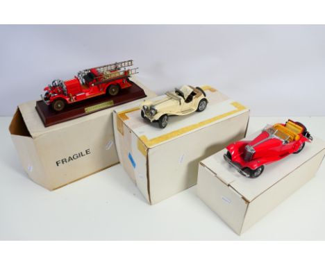 Franklin Mint - 3 x boxed diecast models in their polystyrene inner packing and cardboard outer boxes, comprising 1:24 scale 