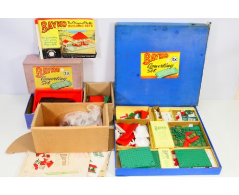 Bayko - A boxed Bayko Building Set with a boxed Continuation Set and 2 x boxes of additional parts. They show some signs of a