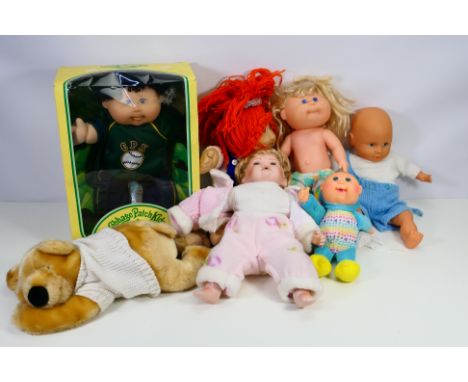Mattel - Cabbage Patch Kids - Simba - A collection of 7 dolls or soft toys including Simba and Cabbage Patch, some plastic so