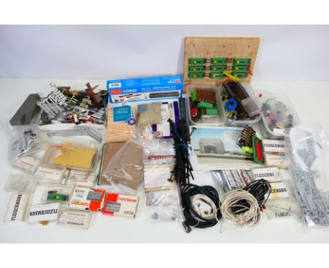 Fleischmann - Peco - Hornby - A collection of railway accessories including electrical components, wiring, figures, fencing a