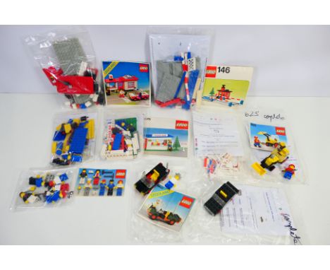 Lego - A collection of unboxed vintage kits, Level Crossing # 146, Minifigure set # 6302, Snack Bar # 675, Taxi # 605, Car # 