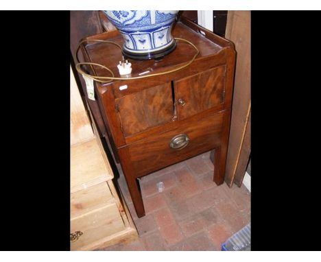 A Georgian mahogany commode