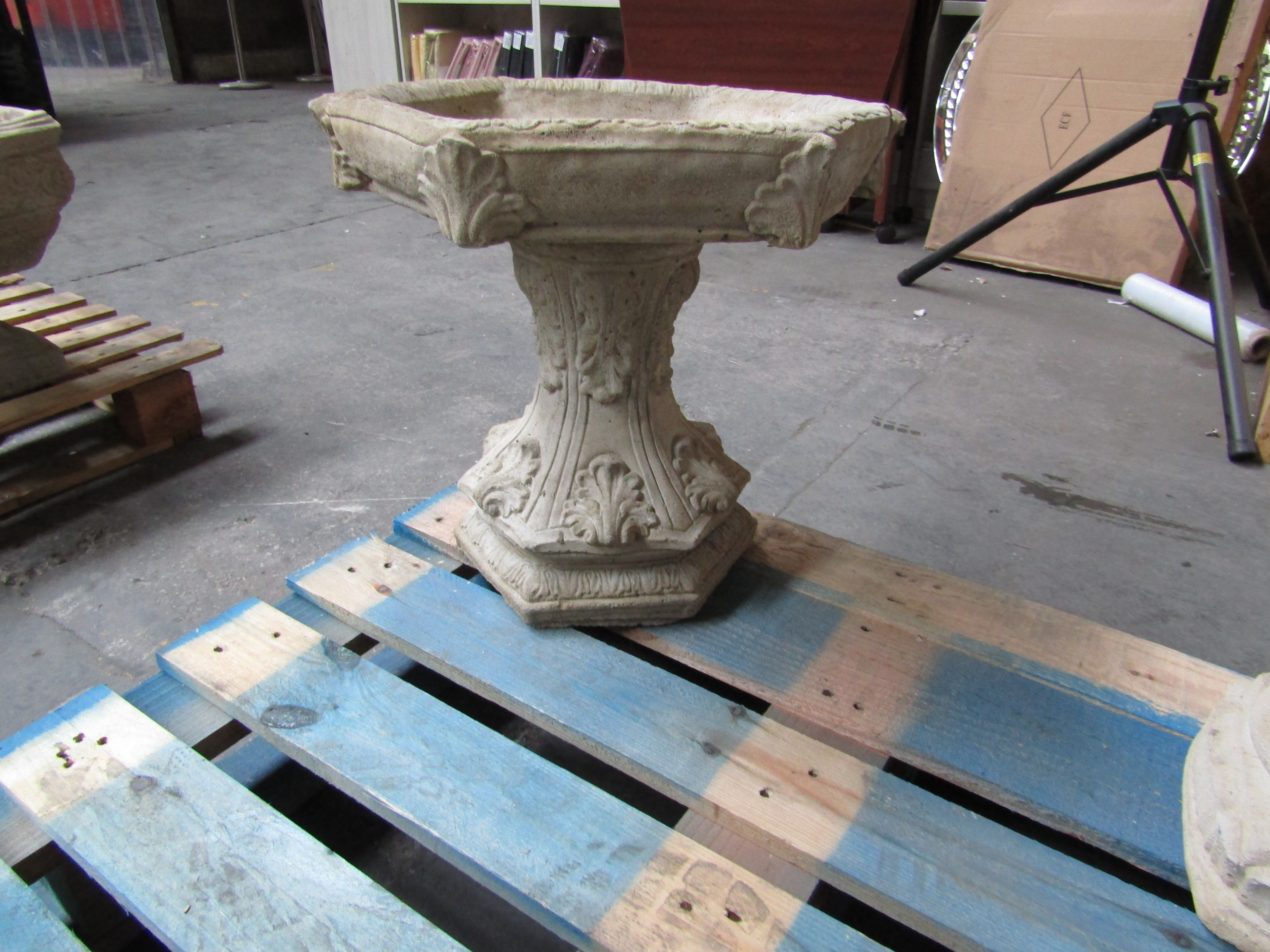 1 CAST CONCRETE GOTHIC BIRD BATH WITH HEXAGONAL TOP