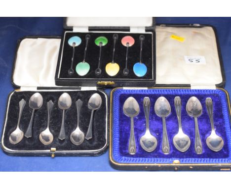 A set of six George V silver teaspoons, by Viners Ltd., Sheffield 1932, in fitted case; a set of six Elizabeth II silver teas