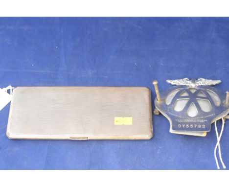 An Elizabeth II silver cigarette case, by John Rose, Birmingham 1957, with engine turned decoration and gilt interior, 9oz; t