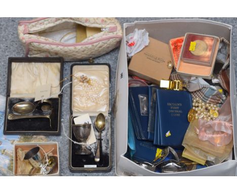Miscellaneous items, to include: a silver baby food pusher and spoon; a silver gilt mounted cultured pearl necklaces; coins; 