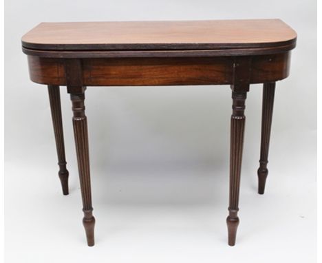 A WILLIAM IV MAHOGANY FOLDOVER CARD TABLE raised on turned, fluted tapering supports, 91cm wide 