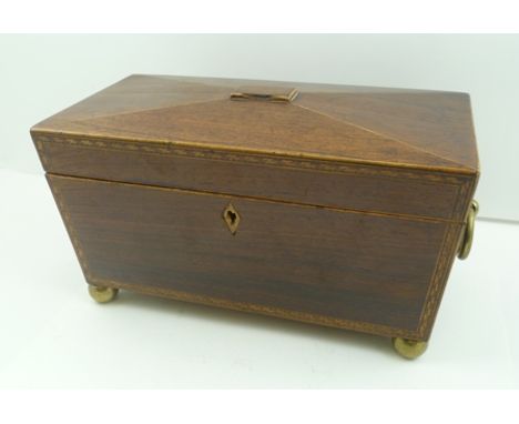AN EARLY 19TH CENTURY MAHOGANY SARCOPHAGUS FORM TEA CADDY, having twin section with central glass bowl, fitted to the caddy b